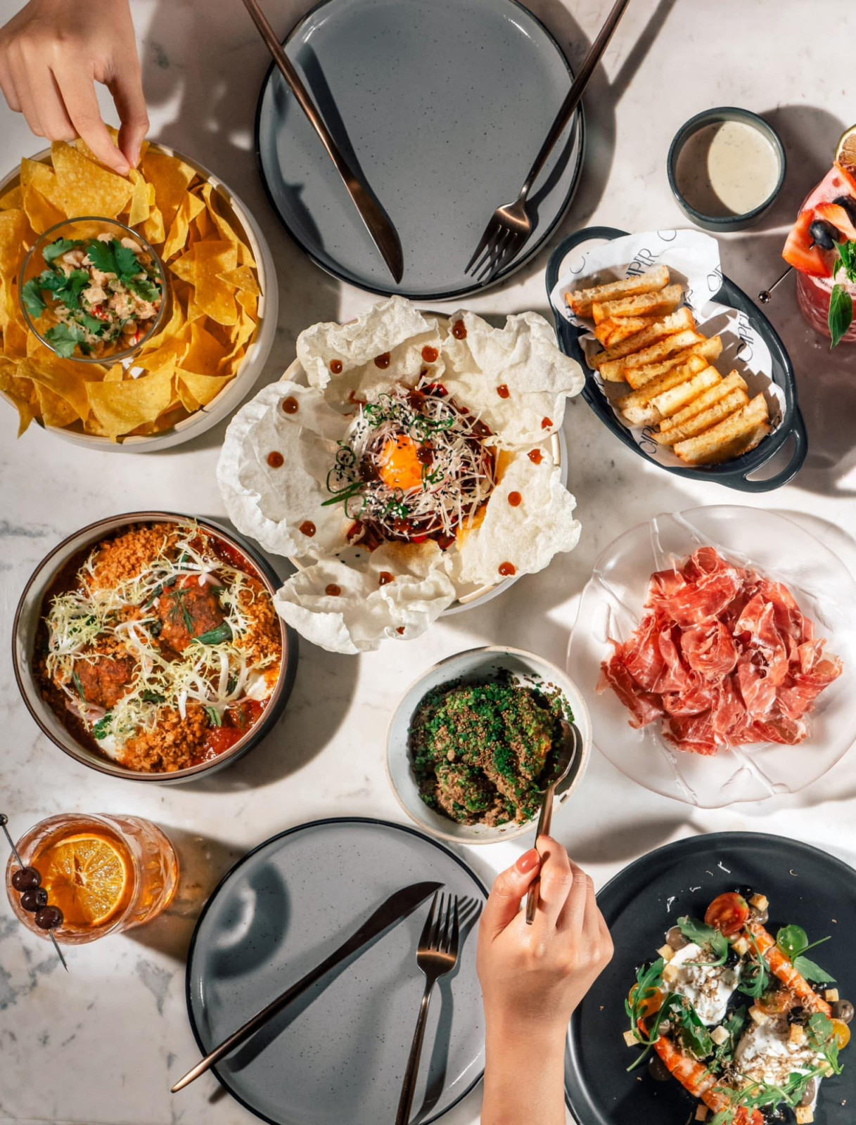 ร้าน Caper by Dan Bark ผสานเสน่ห์ความสบายสไตล์อเมริกันเข้ากับแรงบันดาลใจจากหลากหลายวัฒนธรรมทั่วโลก