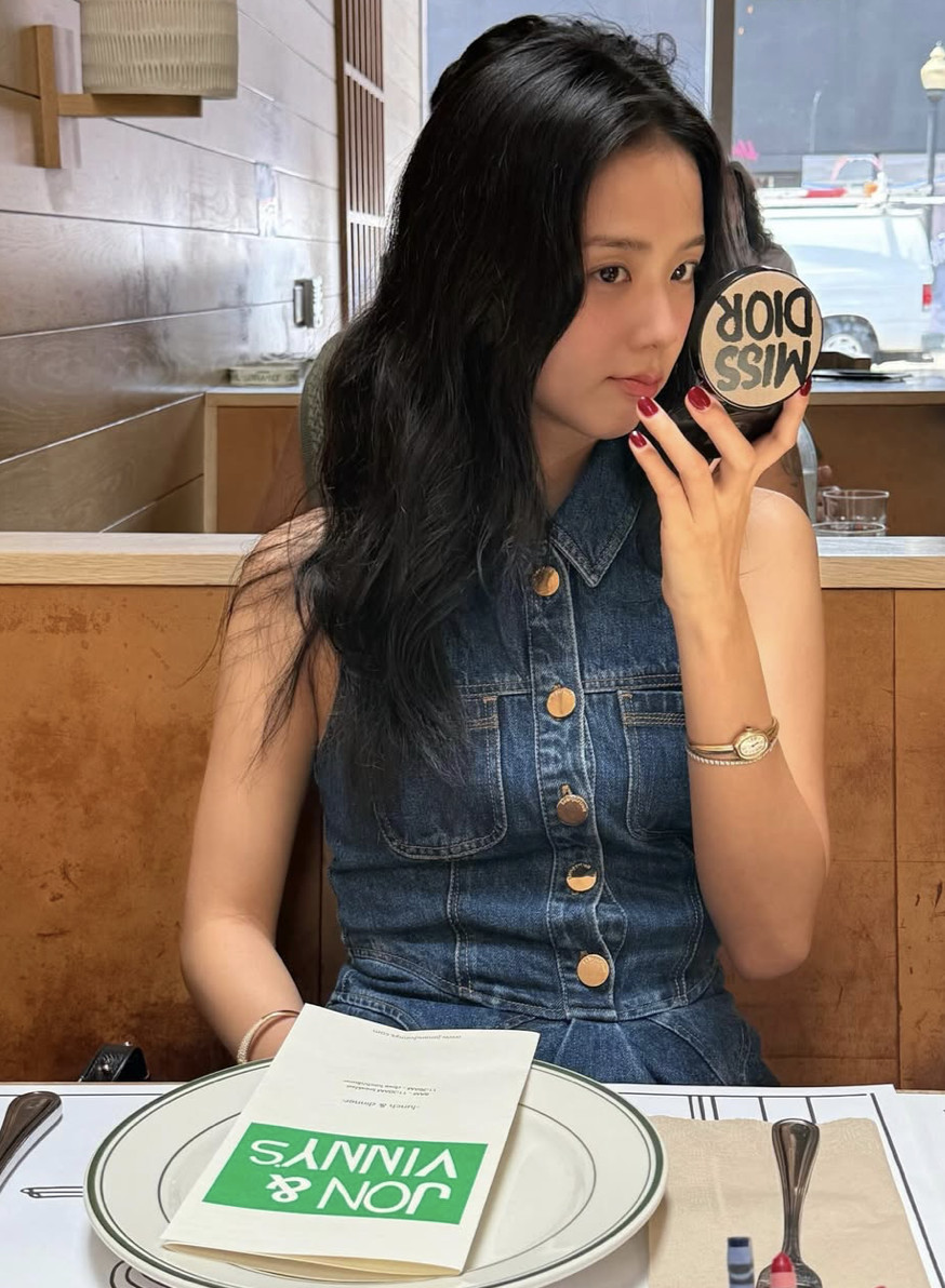Jisoo with her Cartier and Dior accessories at Jon & Vinny’s in Los Angeles. (Photo: sooyaaa__ / Instagram)