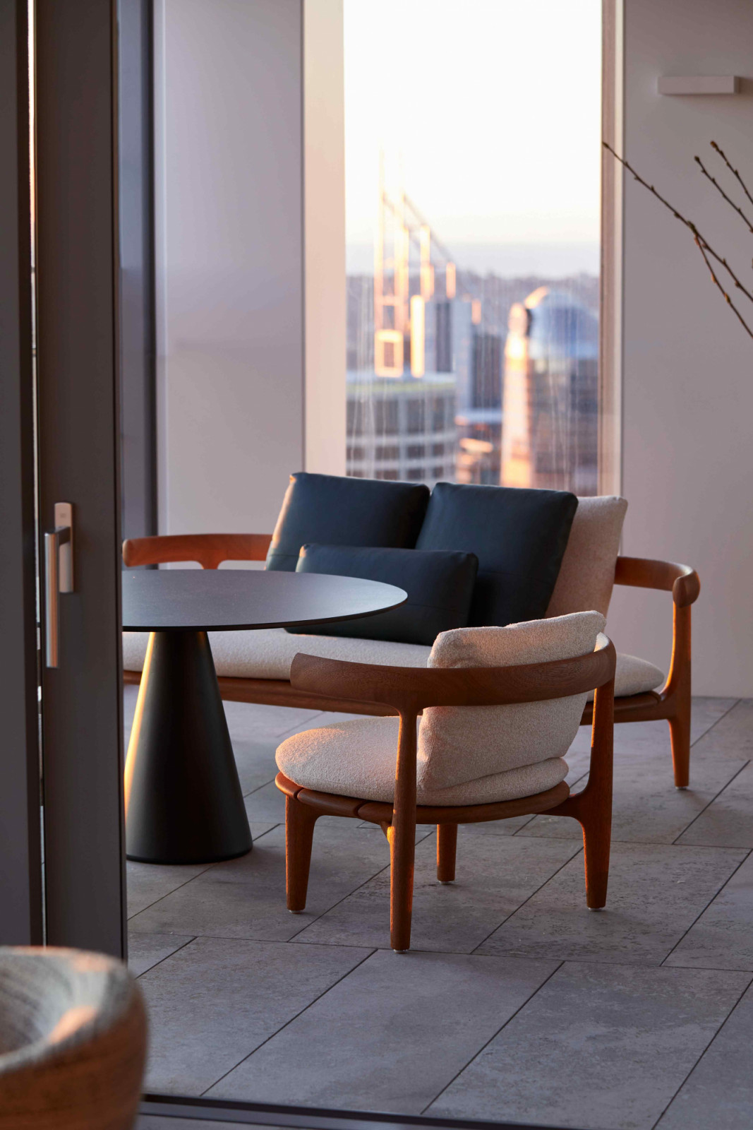 The Jove coffee table, the Himba little armchair and sofa by Baxter