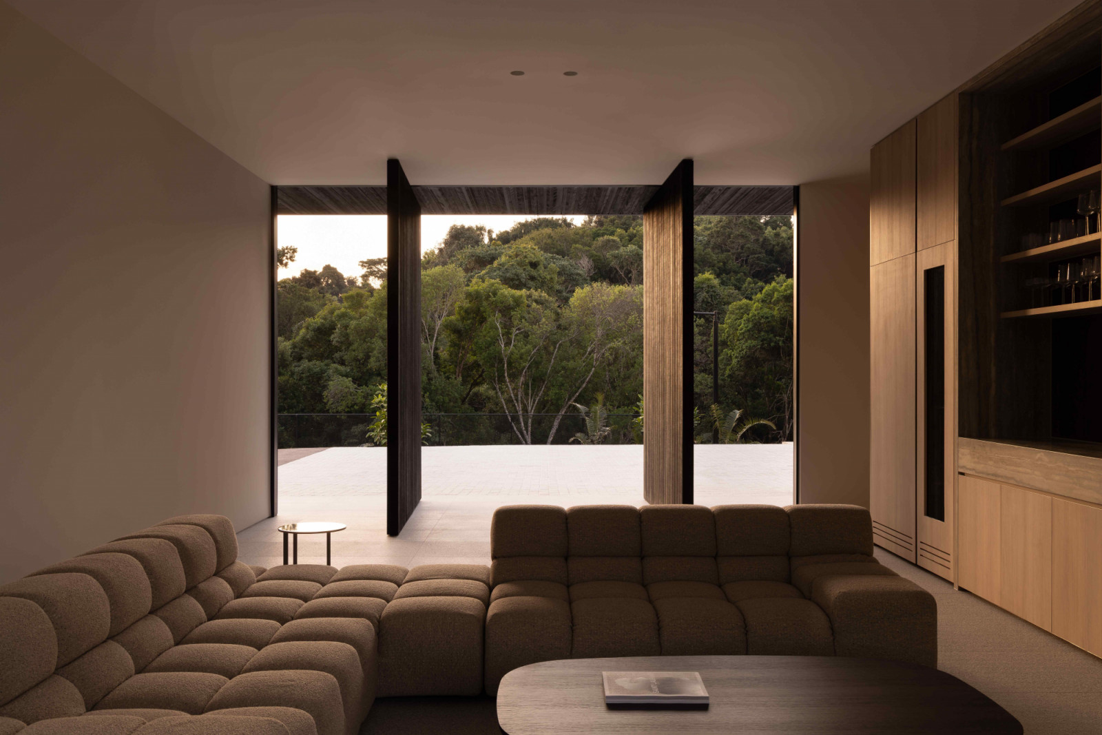 The Tufty-Time sofa and Tobi-Ishi coffee table by B&B Italia add curvature to the clean, sleek lines of the building