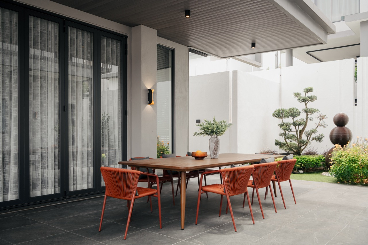 The covered outdoor dining terrace extends the multi-generational living concept to the garden