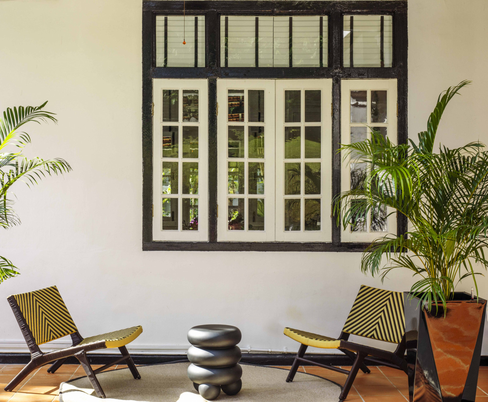 Modern furniture meets colonial detailing in this quiet vignette