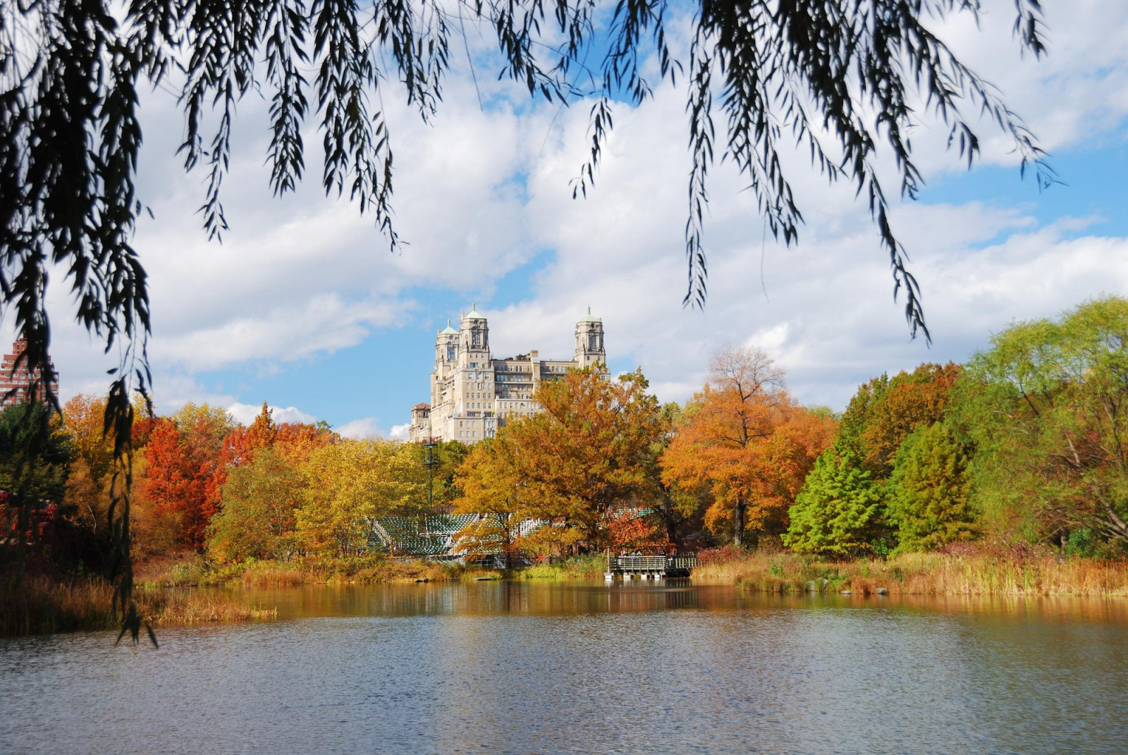 Autumn is a well-loved season of travel among Asians, especially those who live in countries without four seasons. (Photo: TravelScape / Freepik)