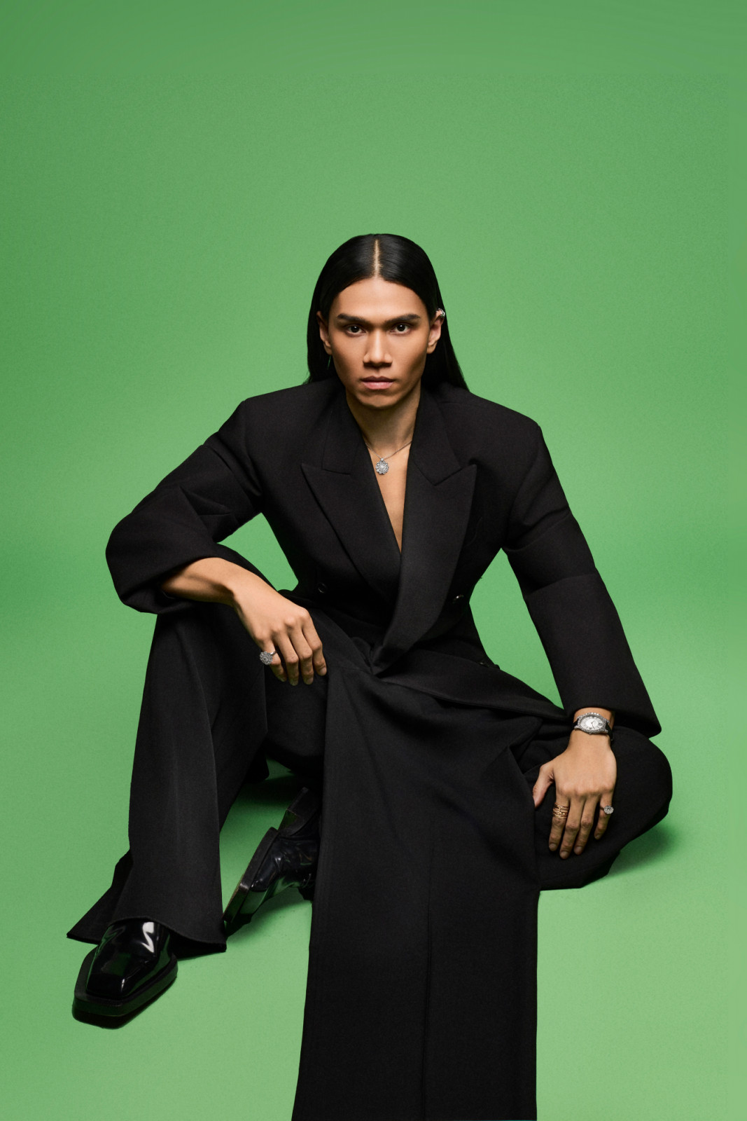 Nazreem wears Chopard Magical Setting necklace and rings, L’heure du Diamant watch, Ice Cube rings; Christian Louboutin shoes; Nazreem’s own suit