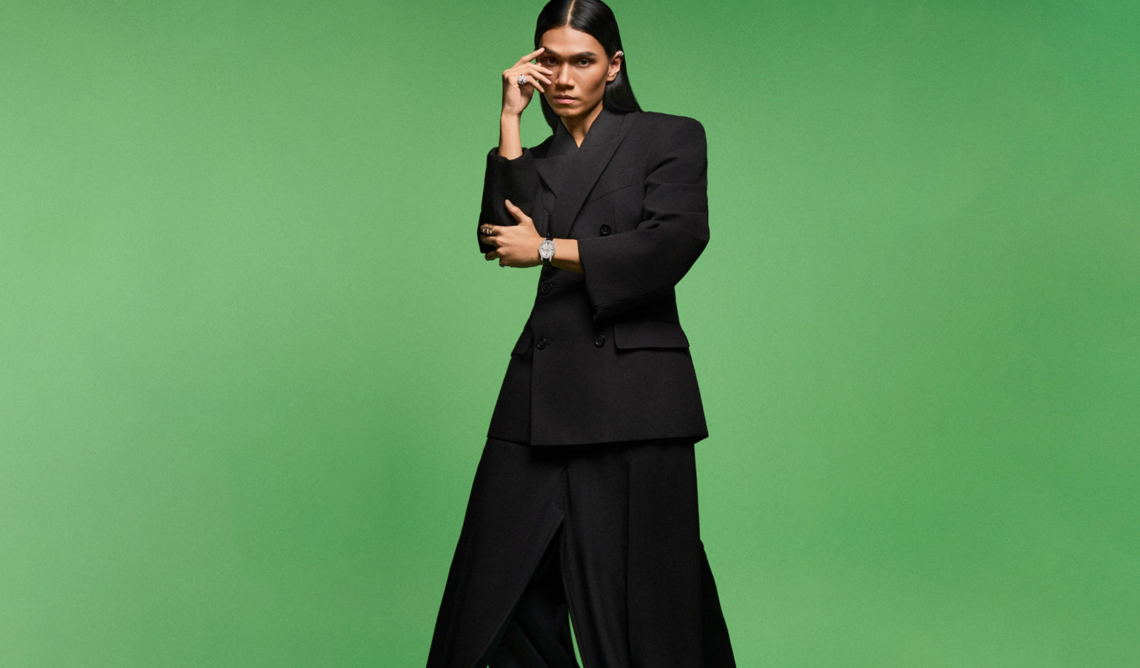 Nazreem wears Chopard Magical Setting necklace and rings, L’heure du Diamant watch, Ice Cube rings; Christian Louboutin shoes; Nazreem’s own suit