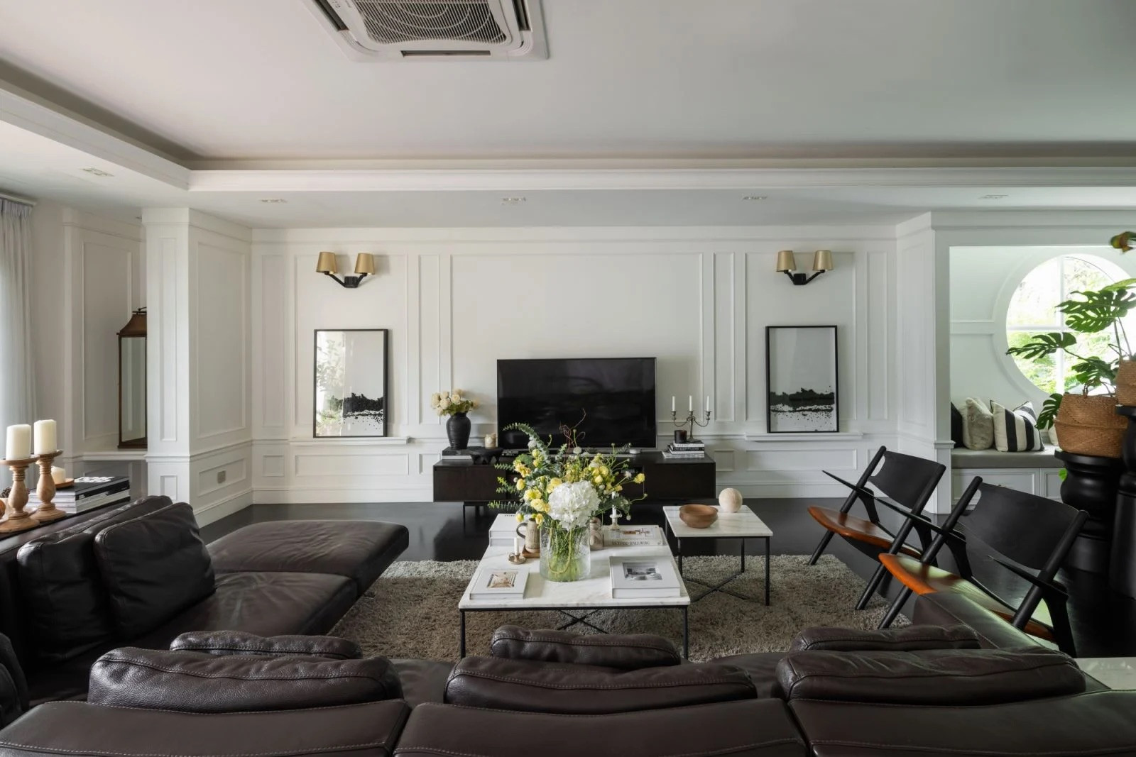 An open and airy living space that redefines modern sophistication (Photo: Pixelaw Photography)