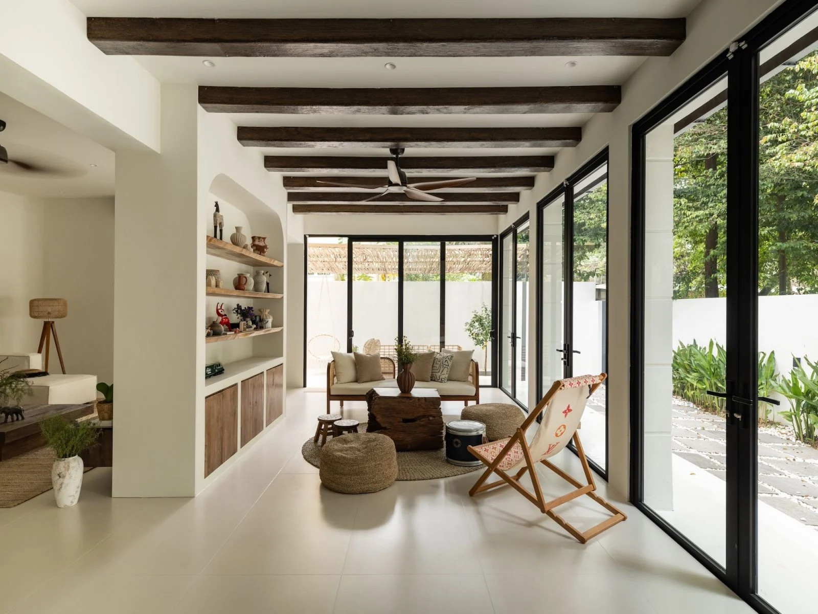 Large foldable glass doors embrace natural ventilation in this Mediterranean-inspired residence (Photo: TWJPTO)