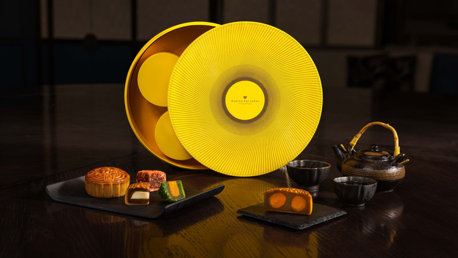 Marina Bay Sands debuts rojak-inspired mooncake as its first-ever signature mooncake flavour (Photo: Marina Bay Sands Singapore) best mooncake gift baked mooncake snowskin mooncake mid autumn festival hotel mooncake
