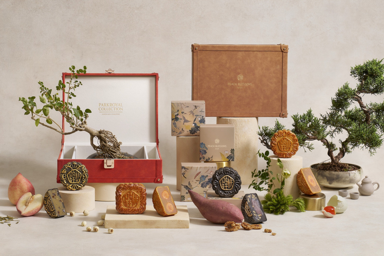 Exquisite baked mooncakes by executive Chinese chef Edward Chong (Photo: Peach Blossoms)