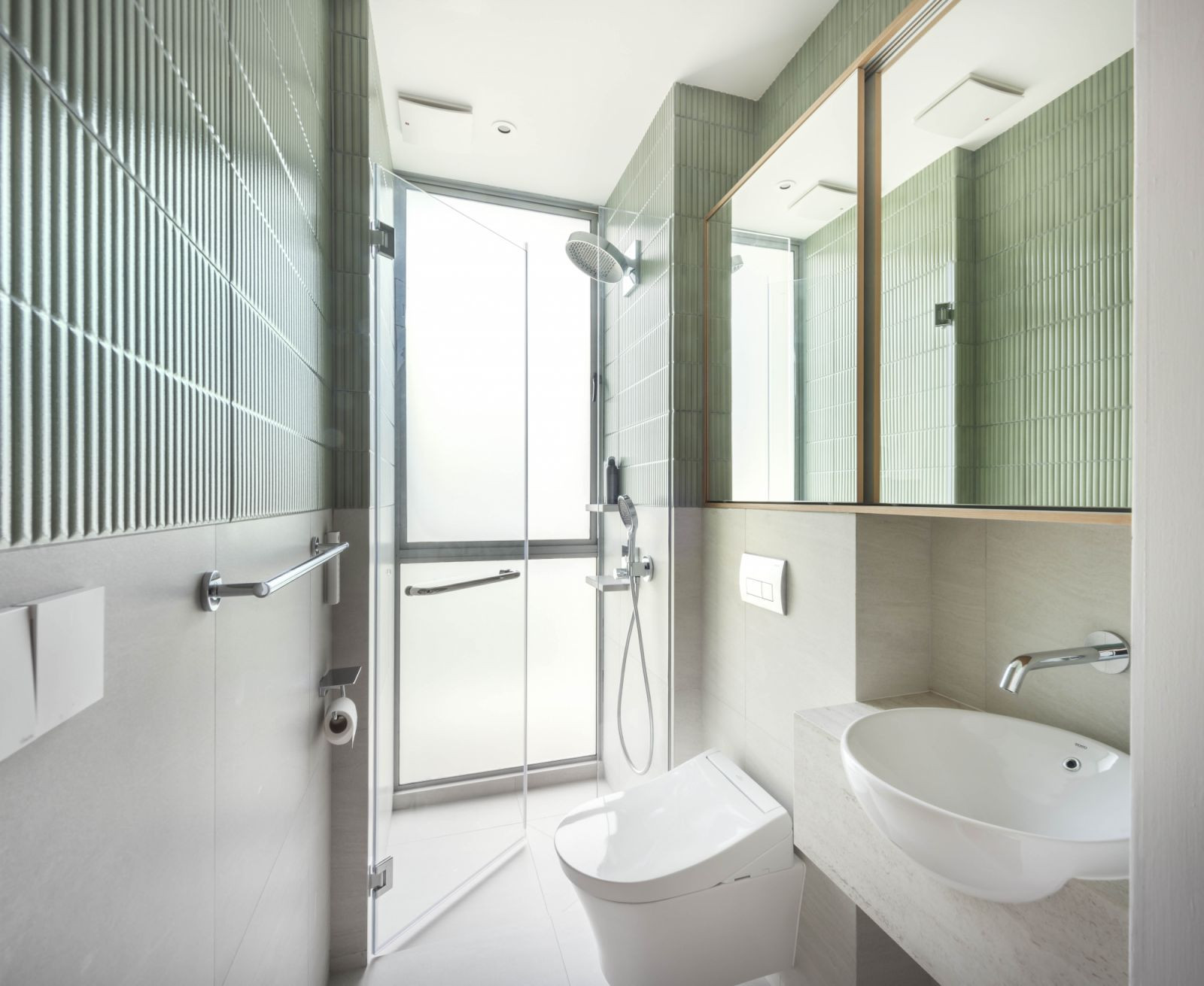 Green tiles draw the eye in the bathroom