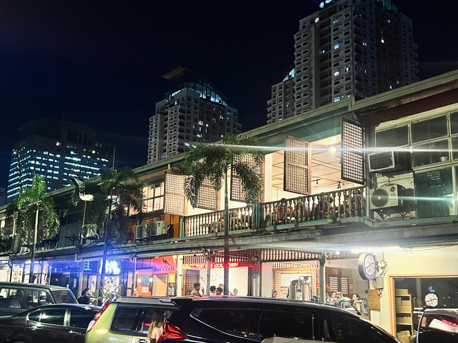Cubao Expo at night (Photo: Christofer Palentino)