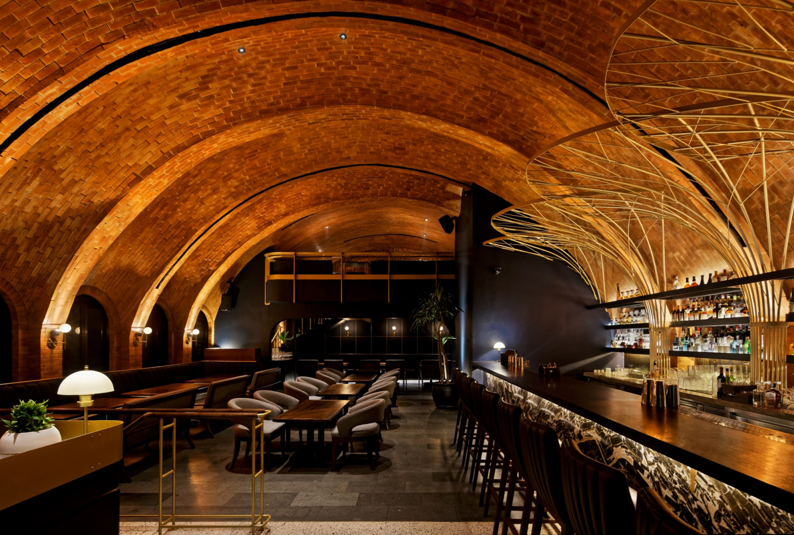 Interior Pantja yang anggun dengan koktail sarat cerita mengantar bar ini menjadi Bar of the Year 2025