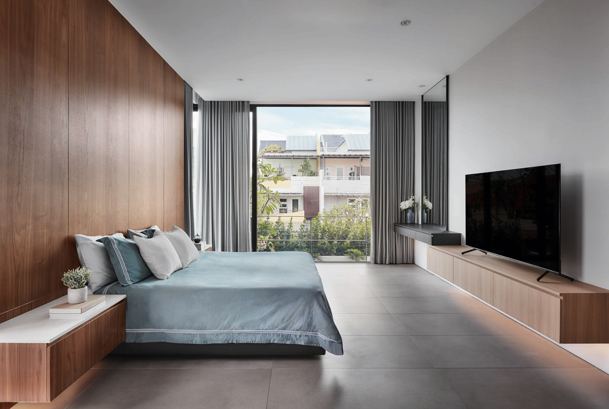 The bedroom features the same “floating” carpentry to convey lightness