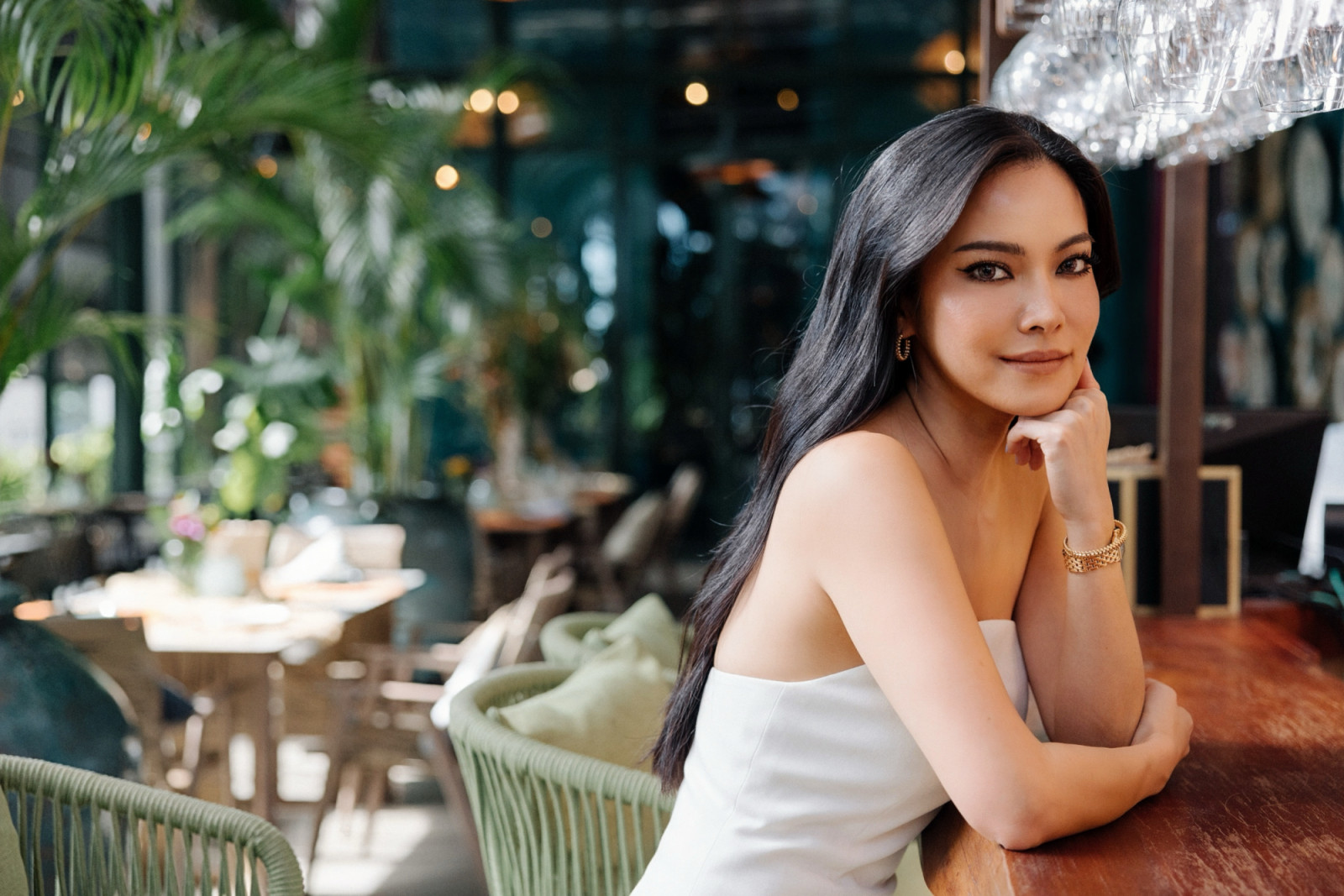 เมื่อจุดหมายปลายทางของการดำน้ำนั้นเต็มไปด้วยความสวยงาม แล้วทำไมระหว่างเส้นทางนั้นยังไม่มีใครเติมเต็มความหรูหรานี้เสียที่ เป็นที่มาของ VELOCEAN ผลงานชิ้นเอกของ ภัทรนันฑ์ กิตติสาร (ภาพ: Worapon Teerawatvijit)
