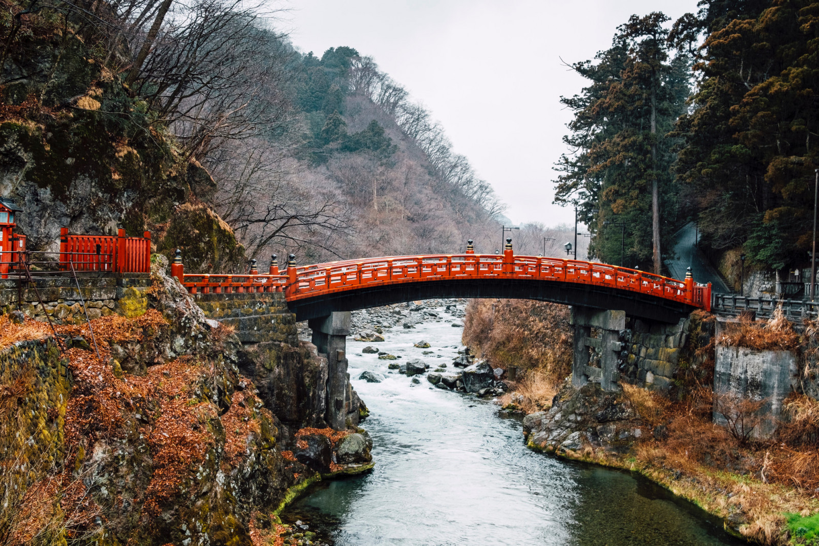 From Europe to Asia and the Americas, pilgrimage trails reveal landscapes and traditions that have guided travellers for centuries. (Photo: Jcomp / Freepik)