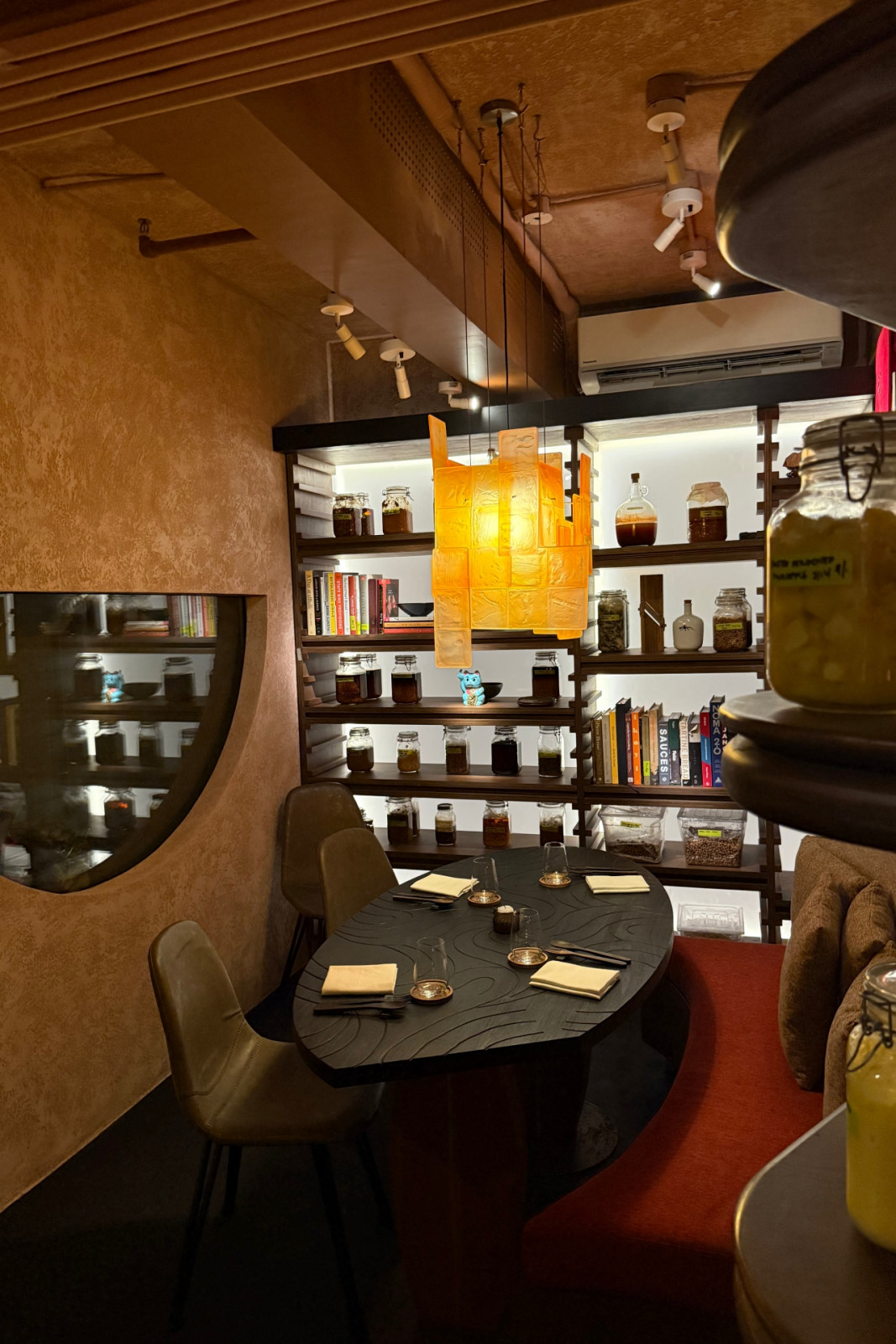 Metiz reopens! Meet the new Metiz in Karrivin Plaza, redesigned and reinvigorated in their passion and goal to serve a unique take on the traditional Filipino diet.