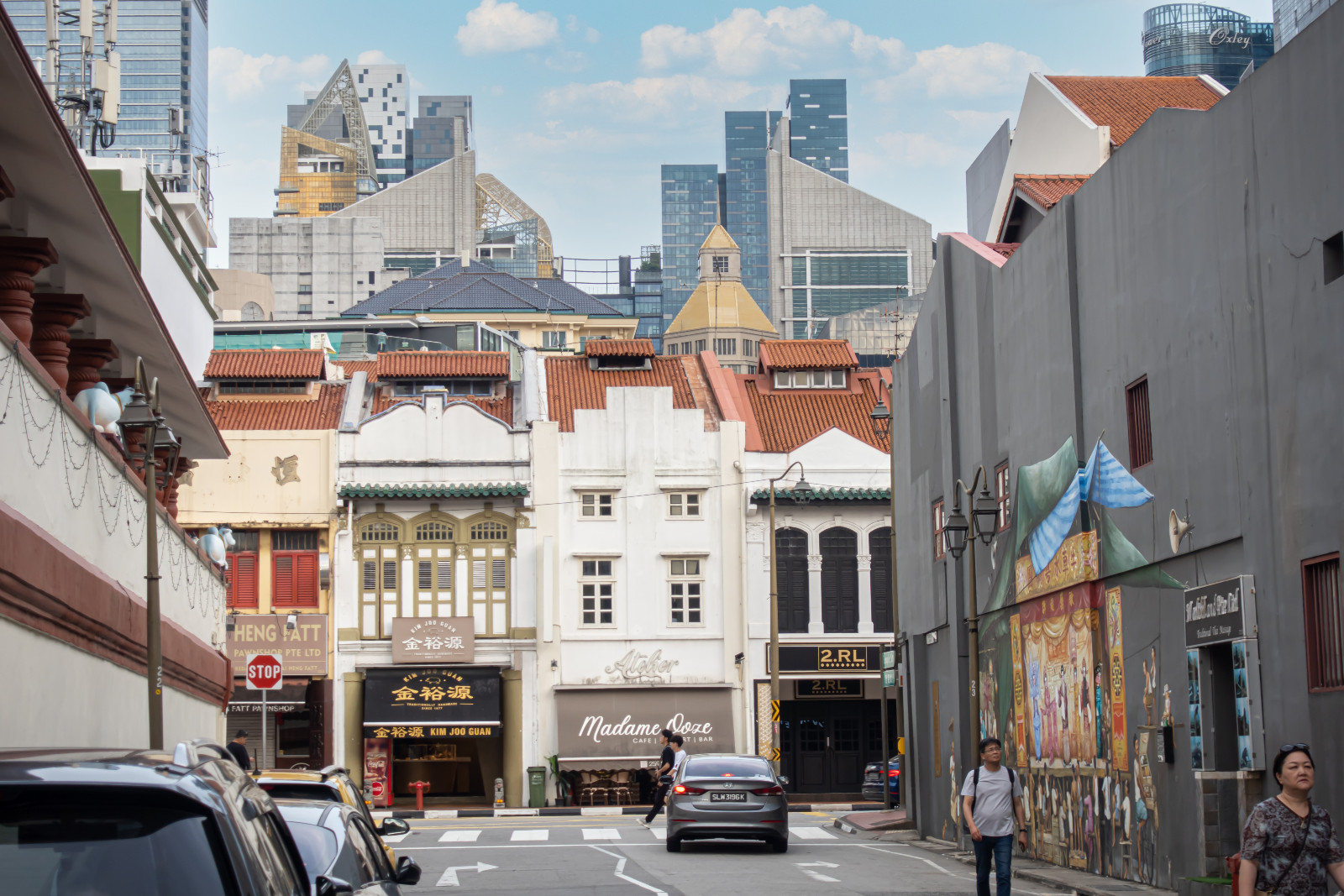 View of South Bridge road, Chinatown Singapore, skyscrapers. (Photo by: ruelleruelle/UCG/Universal Images Group via Getty Images) (sg culture pass how/where to spend)