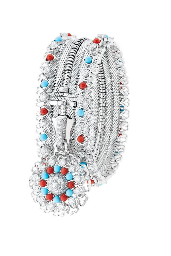 When completely closed, the Zip becomes a beautiful bracelet