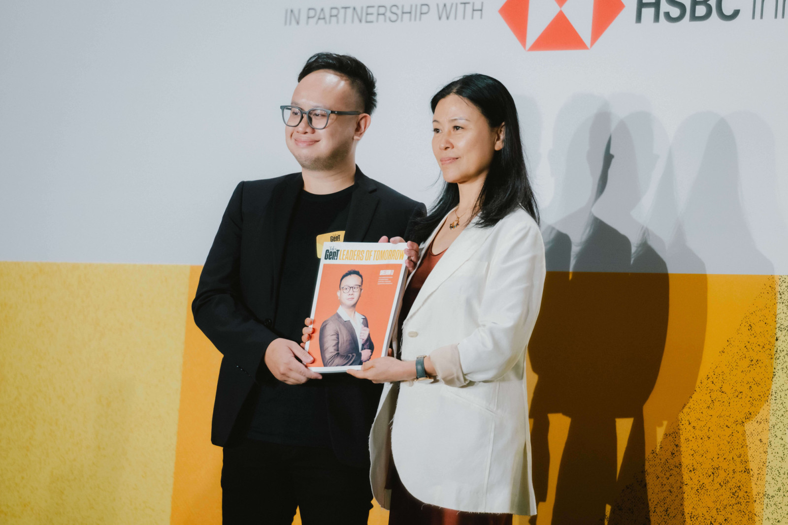 Carolyn Chen, managing director and head of investor coverage, Innovation Banking at HSBC, presents Sheldon Li, co-founder and CEO of Buy&Ship, with his personalised magazine (Photo: Jeffrey Hui)