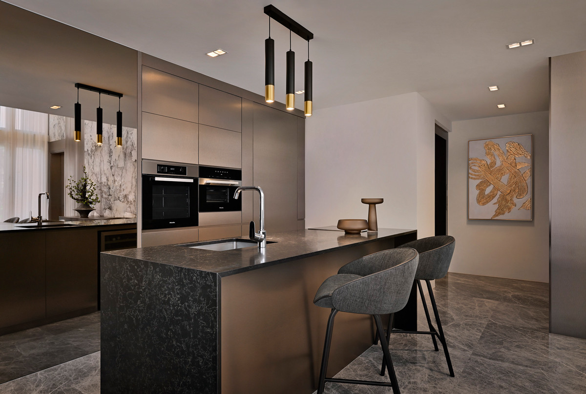 The terraced house’s kitchen is simple yet functional, enabling fuss-free food preparation