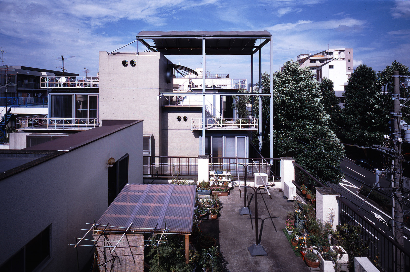 In contrast to its dense surroundings, the Gazebo stands as an experimental home that reclaims ground-level communication
