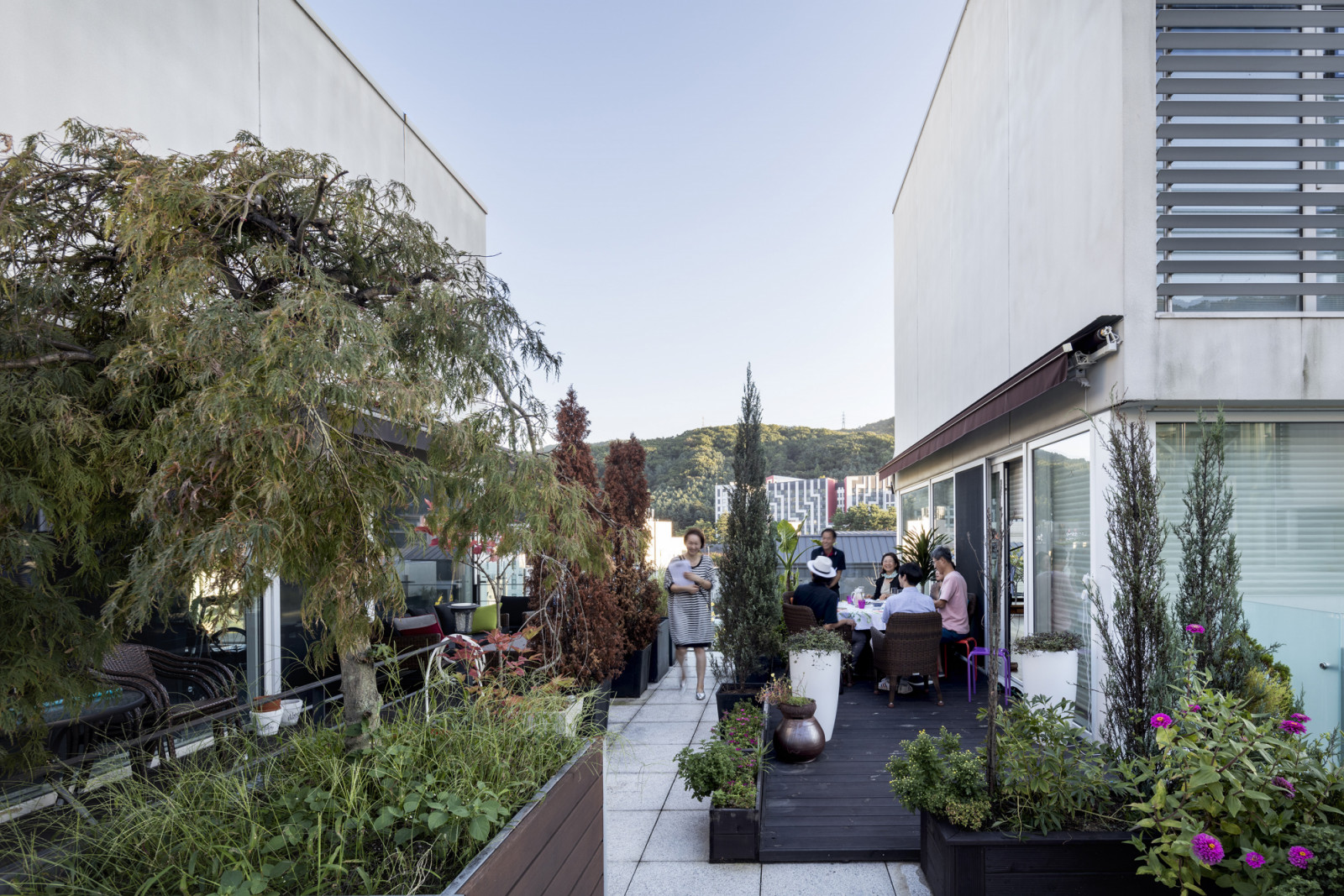 At street level, Pangyo Housing dissolves boundaries with transparent ground floors and lush communal gardens, encouraging everyday interaction among residents