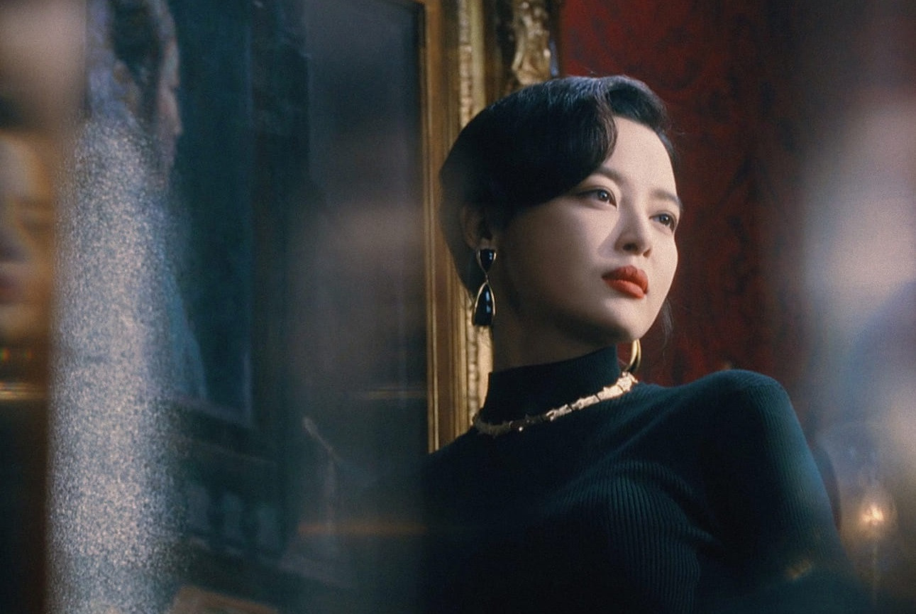 Xin Zhilei captivated audiences with her regal beauty and magnetic performance in Blossoms Shanghai