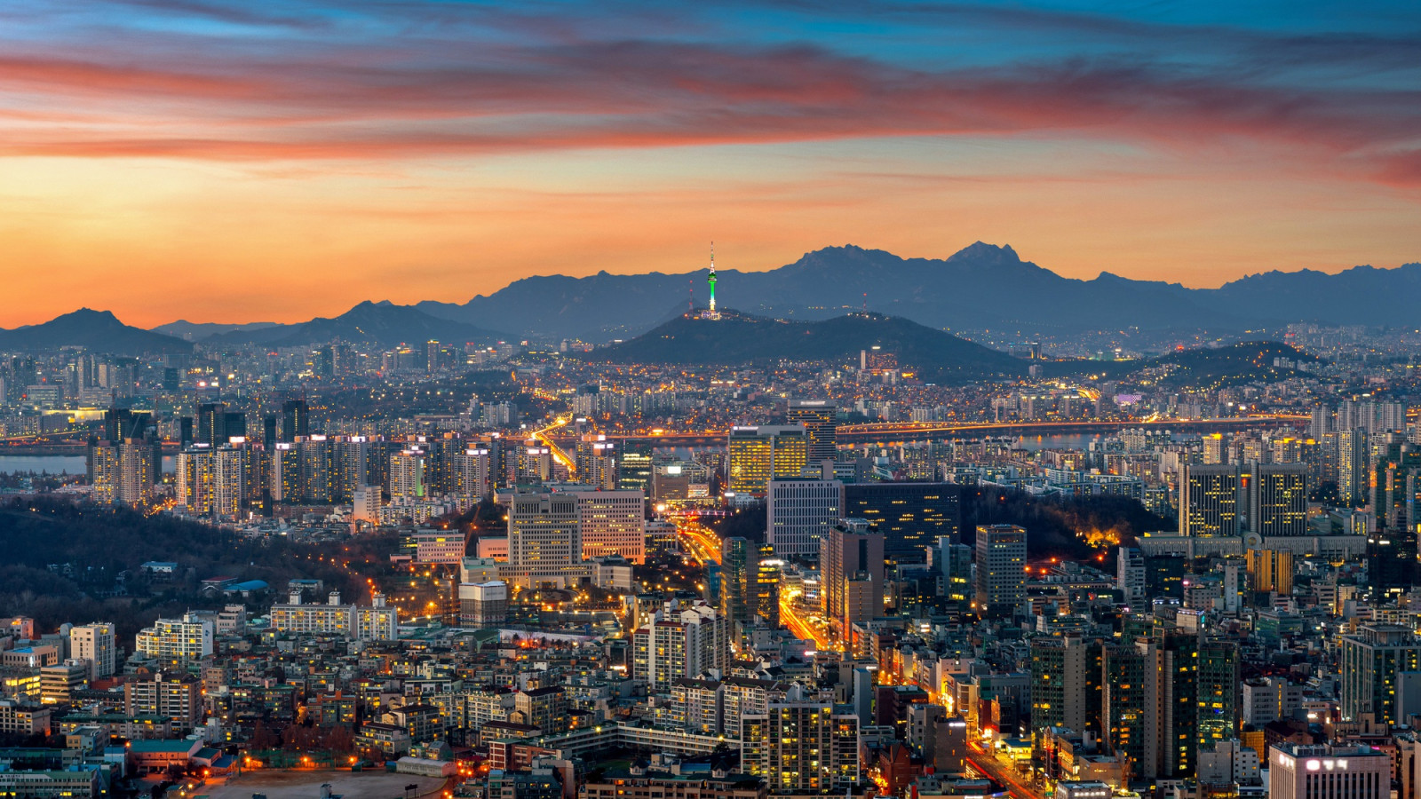 The Seoul skyline will soon welcome Mandarin Oriental’s first South Korean hotel in 2030. (Photo: Tawatchai07 / Freepik)