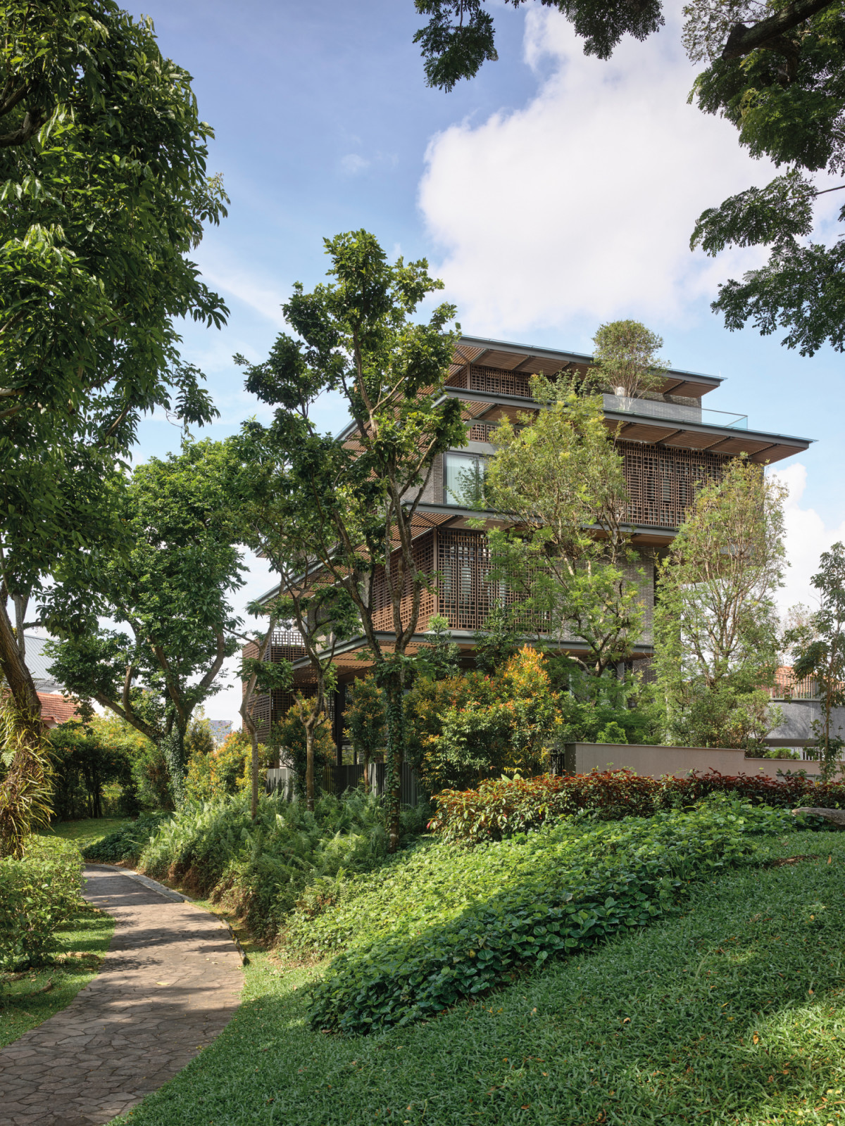 The home’s privacy is assured through a balanced composition of walls, screens and pergolas