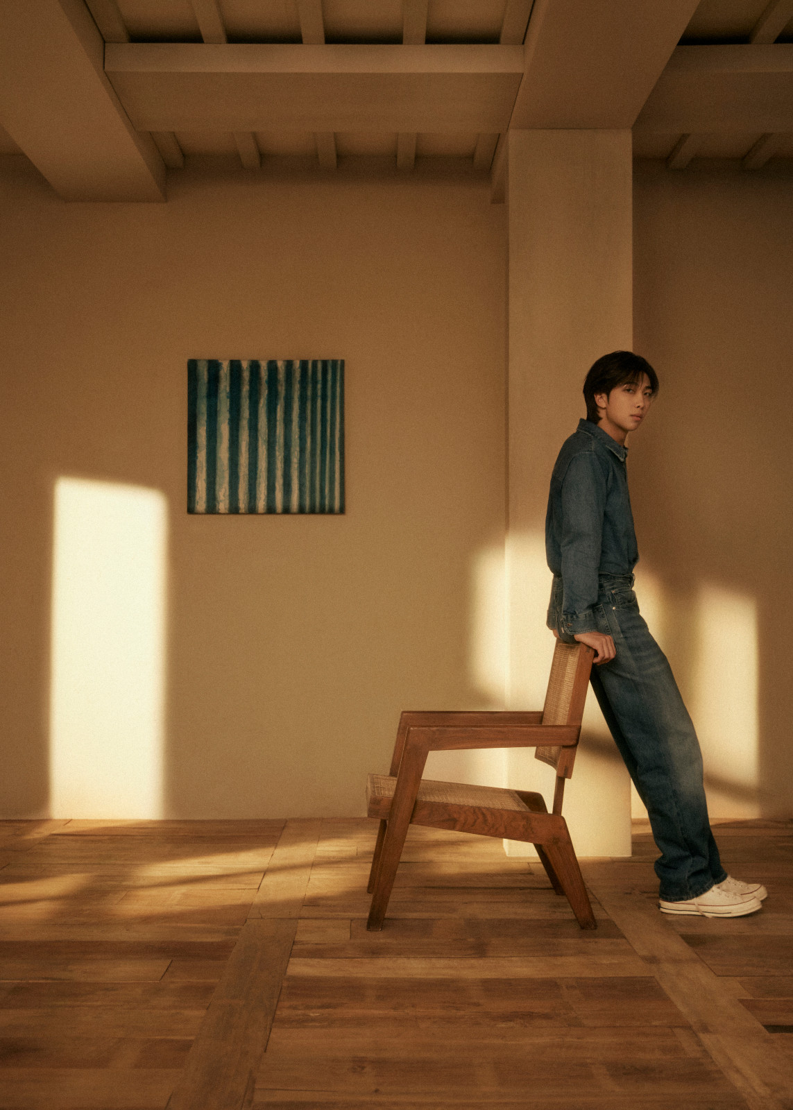 A true art lover, RM often visits galleries and collects pieces from renowned Korean artists like Kim Whanki and Yun Hyong-keun