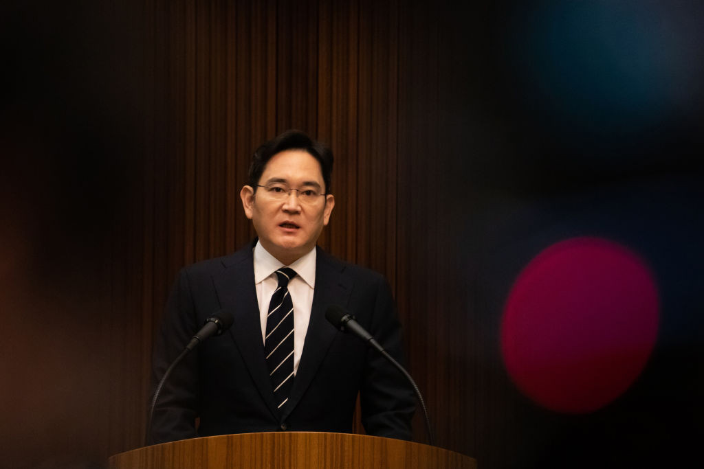 SEOUL, SOUTH KOREA - MAY 6: Jay Y. Lee, Vice Chairman of Samsung Electronics, holds a press conference at the company's headquarters in Seoul, South Korea, on May 6, 2020. LeeÂ apologized, after aÂ recommendation byÂ Samsungs new compliance committee, over problems in succession and labor union controversy. (Photo by Bloomberg/SeongJoon Cho/Pool/Anadolu Agency via Getty Images)