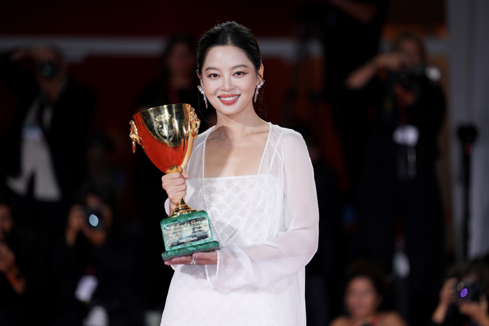 Chinese actress Xin Zhilei, winner of the Volpi Cup for Best Actress, at the 82 Venice International Film Festival 2025. Winners photocall. Venice (Italy), September 6th, 2025 (Photo by Rocco Spaziani/Archivio Rocco Spaziani/Mondadori Portfolio via Getty Images)