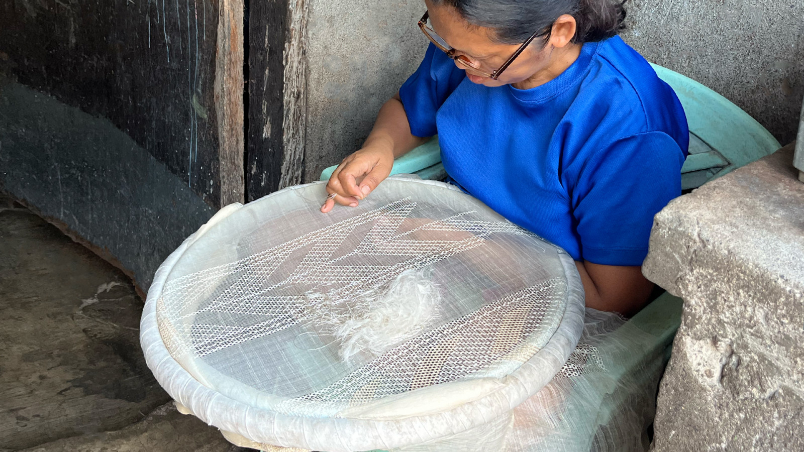 Local artisan adding calado embroidery to a piña textile (Photo: courtesy of the Carrot Brand)