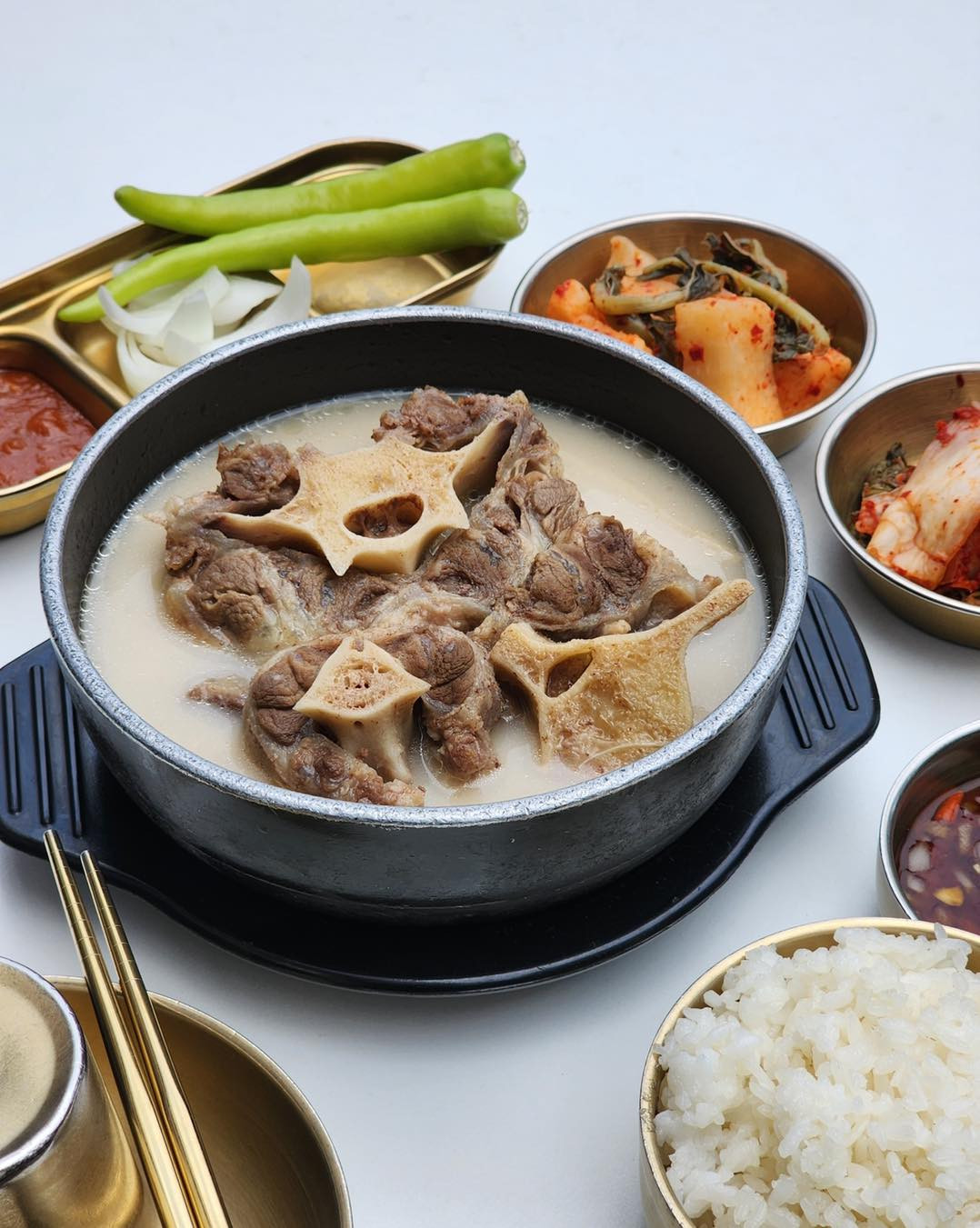 The only thing richer than the popular Korean soup kkori gomtang is its history (Photo: Instagram / tang_bgc)
