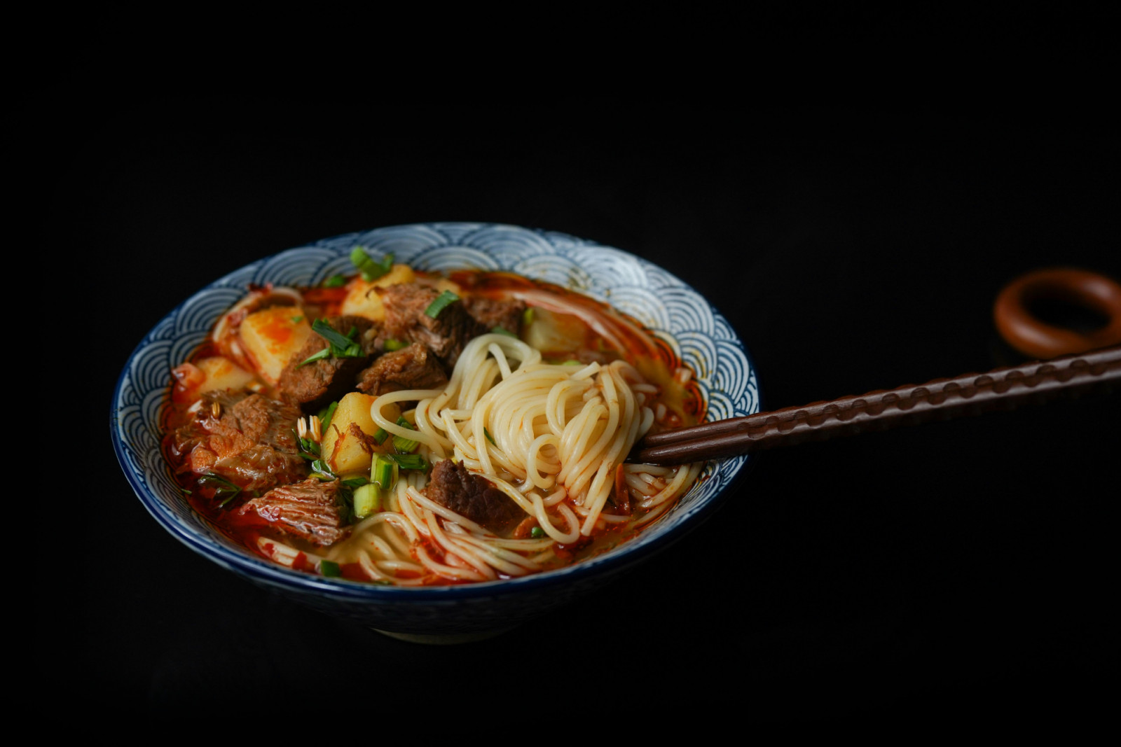 Ramen may look like soup and noodles, but like pho, that broth comes from good, old bone (Photo: Cats Coming / Pexels)