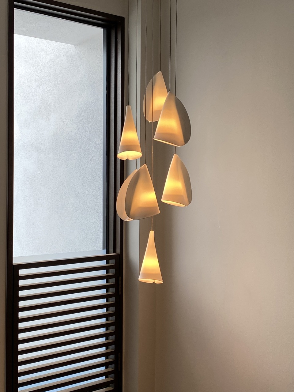 Bocci 21.7 Random pendant lights by Omer Arbel illuminate the stairwell, creating visual continuity throughout the vertical circulation spaces