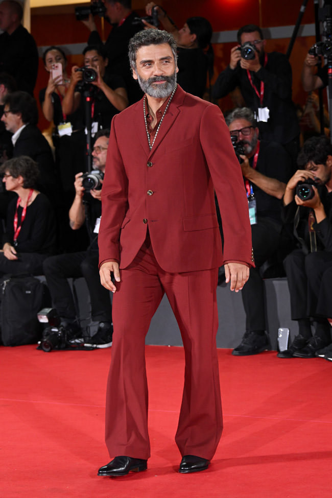 Monochrome confidence in Louis Vuitton’s brick-red suit (Photo: Getty Images)