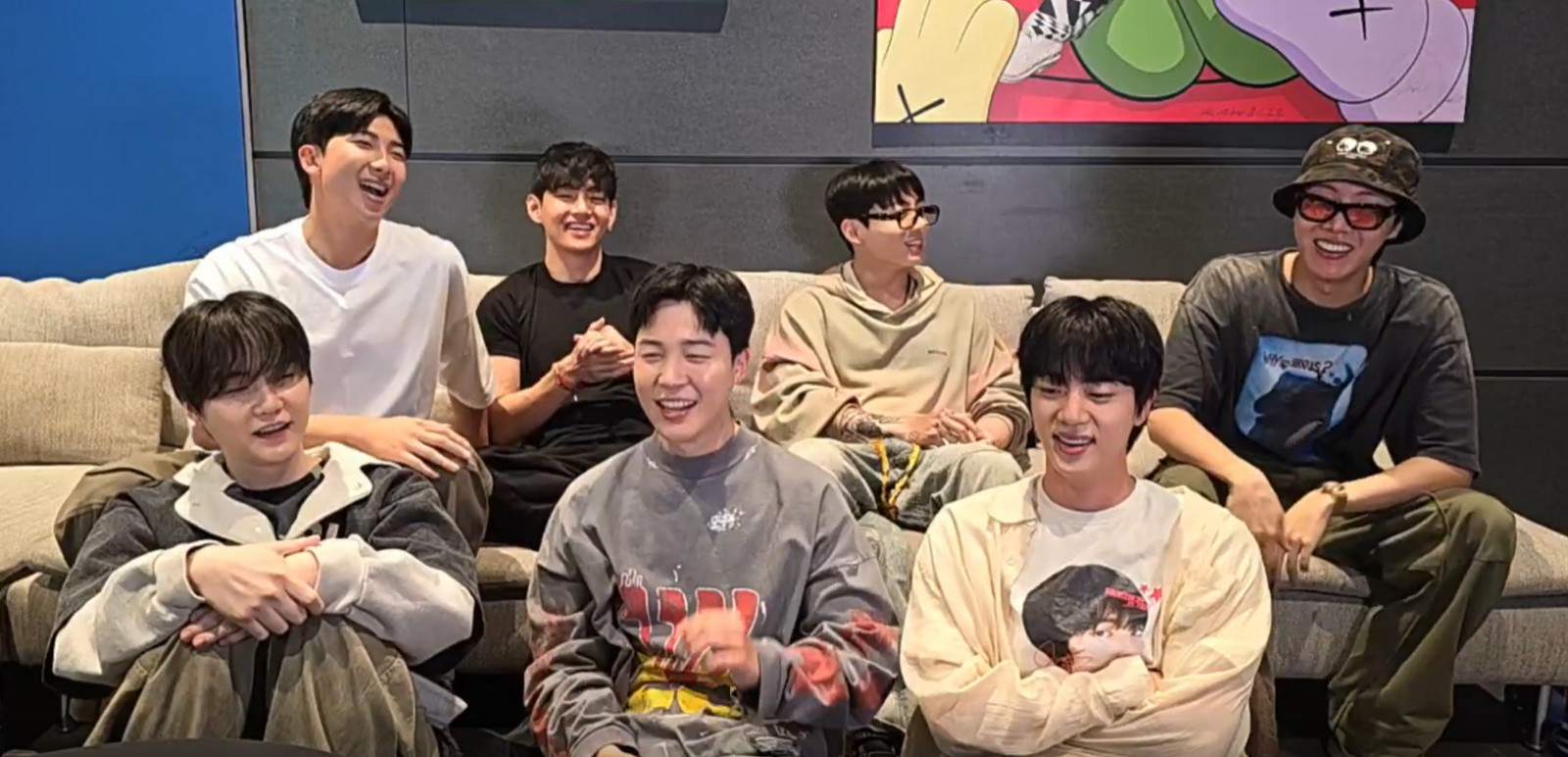 BTS ปรากฎตัวใน Weverse livestream วันที่ 1 กรกฎาคมที่ผ่านมา (ภาพ: koreajoongangdaily)