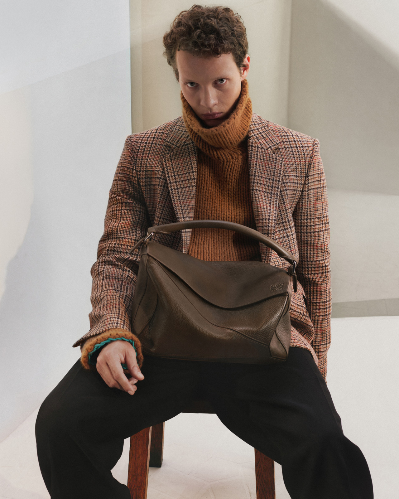LOEWE (ロエベ) 杉原 新生「ロエベ」デビューコレクションのティーザー公開 7人の俳優を起用