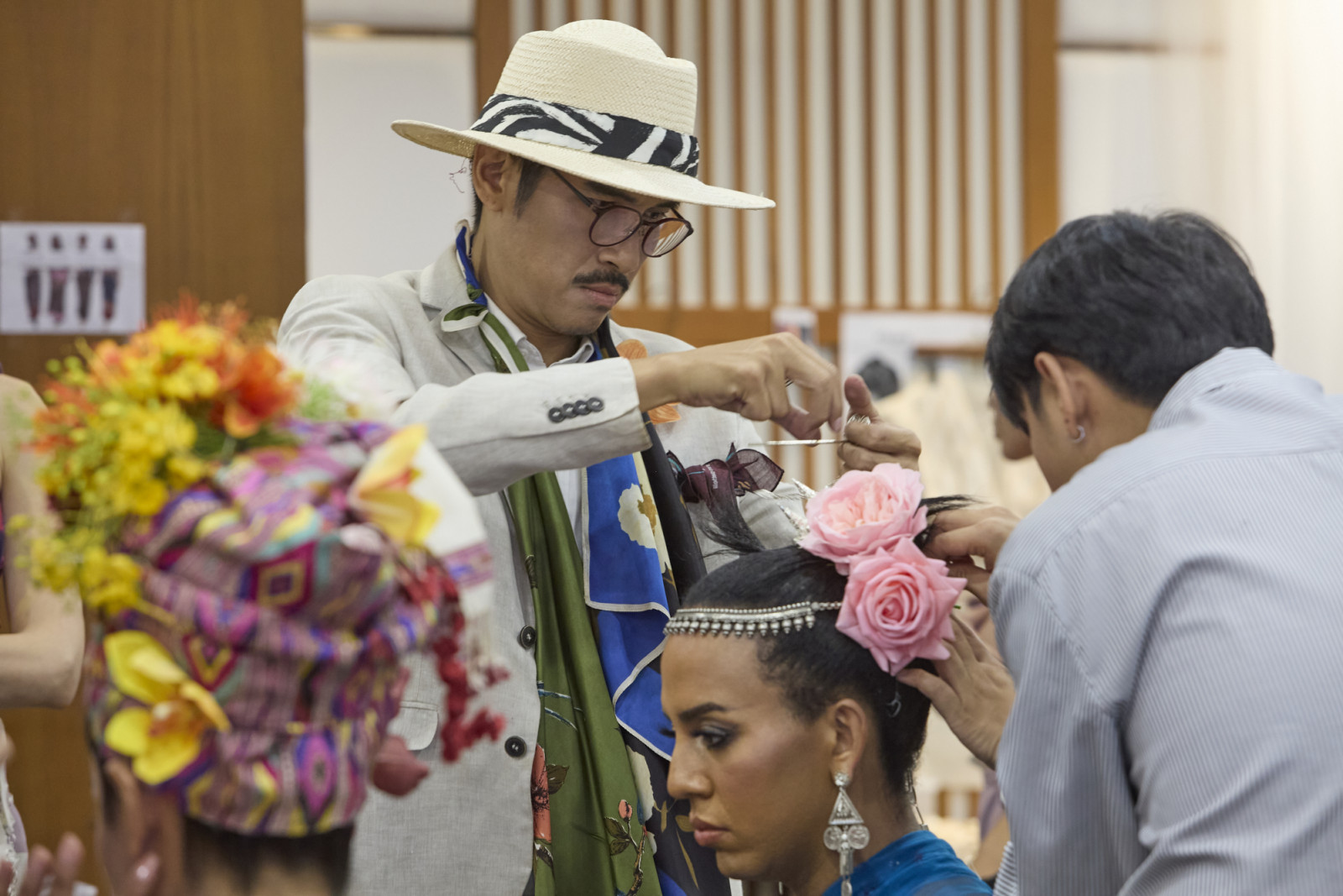 เบื้องหลังความงดงามคือความทุ่มเทของเหล่าทีมงาน (ภาพ: ทิฟฟานี่โชว์ พัทยา)