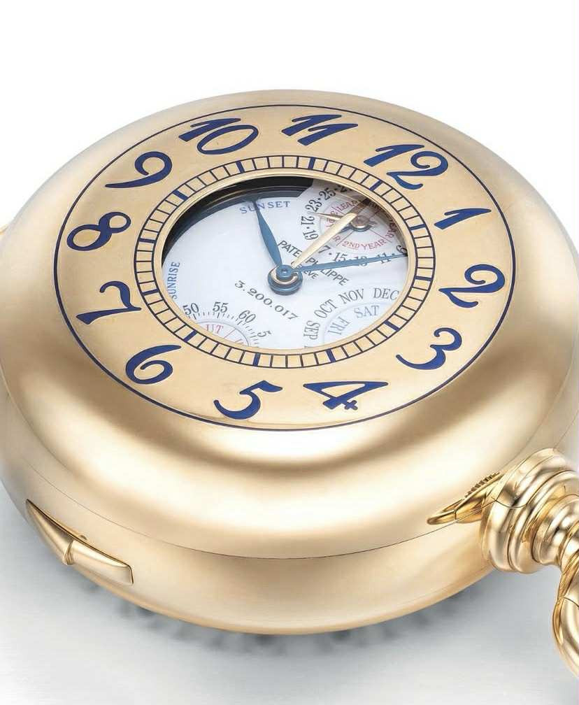 Khoảnh khắc lịch sử của Star Caliber 2000, kiệt tác bỏ túi hiếm có của Patek Philippe, với giá trị ước tính hơn 10 triệu đô. Ảnh: Instagram @ig: sothebywatches