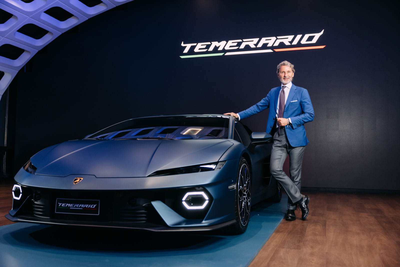 Stephan Winkelmann ผู้บริหาร Lamborghini เปิดเผยถึงการเปิดตัวรถยนต์รุ่น Temerario ซึ่งนับเป็นครั้งแรกของเทคโนโลยี plug-in hybrid “เราจะทำให้รถรุ่นใหม่นี้มีประสิทธิภาพและความทรงพลังยิ่งกว่าที่เคย” (ภาพ: Worapon Teerawatviji)