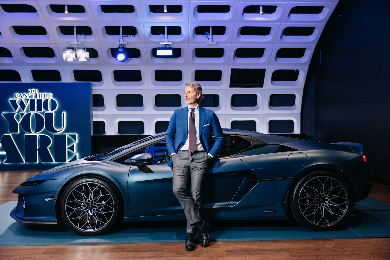 Stephan Winkelmann ผู้บริหาร Lamborghini เปิดเผยถึงการเปิดตัวรถยนต์รุ่น Temerario ซึ่งนับเป็นครั้งแรกของเทคโนโลยี plug-in hybrid “เราจะทำให้รถรุ่นใหม่นี้มีประสิทธิภาพและความทรงพลังยิ่งกว่าที่เคย” (ภาพ: Worapon Teerawatviji)