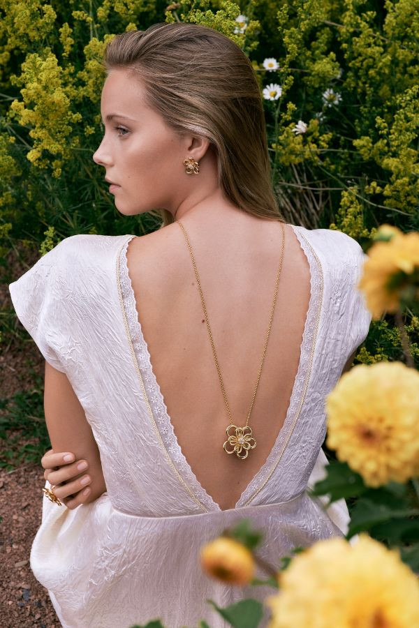Van Cleef & Arpels Flowerlace jewellery collection