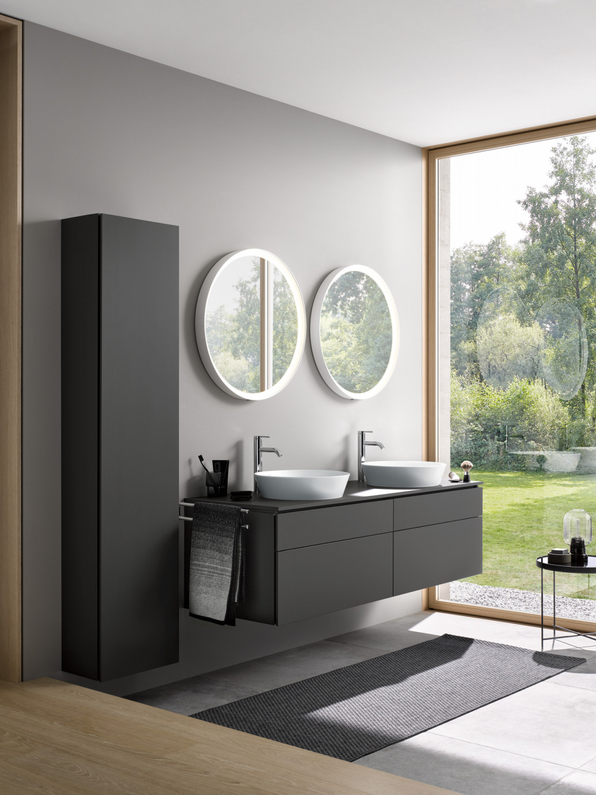 The circular, elegant Cape Cod above-counter basins made from ceramic paired with the minimalistic L-Cube bathroom furniture line by Christian Werner (Photo: Duravit)