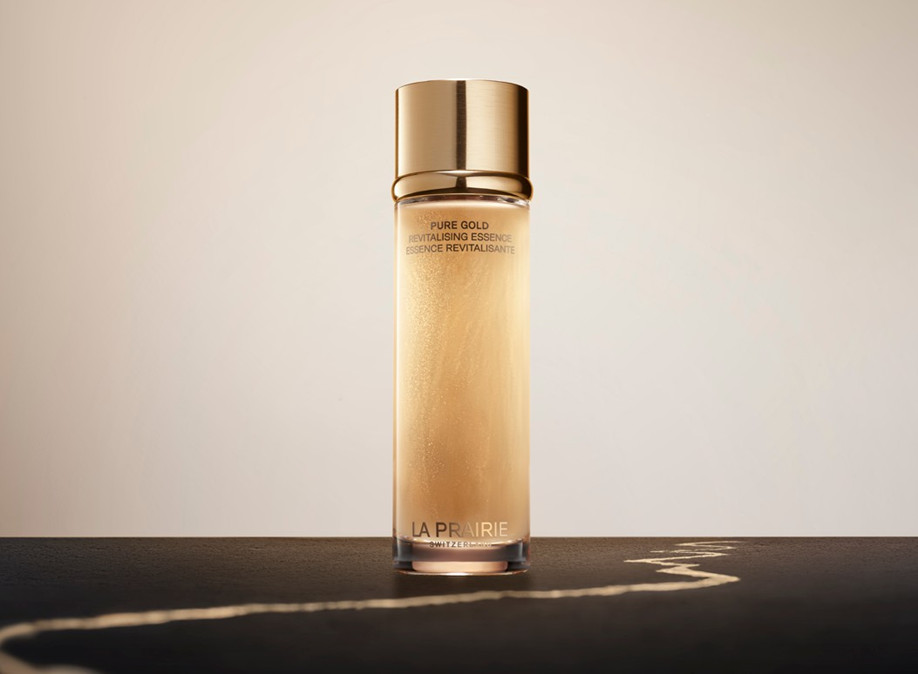 The La Prairie Pure Gold Revitalising Essence delivers radiance while smoothing skin texture over time. (Photo: La Prairie)
