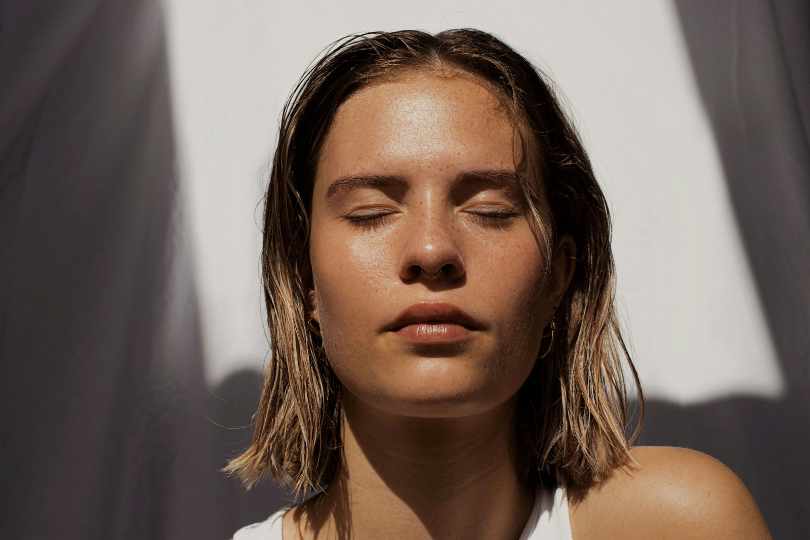 Gold skin is more than a trend—it’s a skincare revolution. Explore the luxury creams, serums and masks that deliver glowing, youthful results. (Photo: Fleur Kaan)