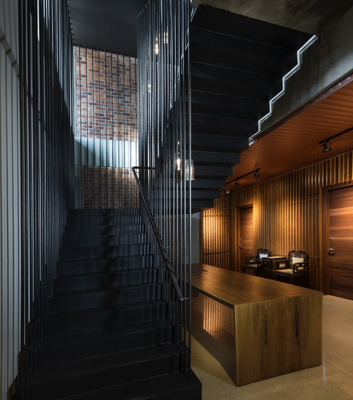 Interior timber screens and a kitchen island with vertical louvres, demonstrating material continuity between exterior and interior spaces