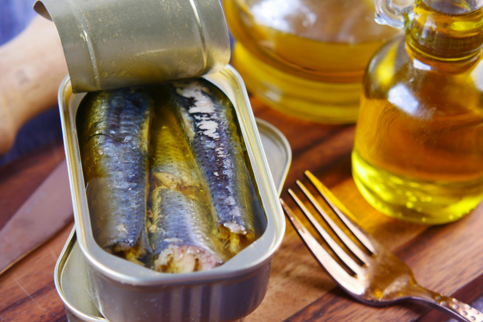 Calcium-rich foods like canned sardines help protect bones during menopause. (Photo: Towfiqu Barbhuiya / Unsplash)