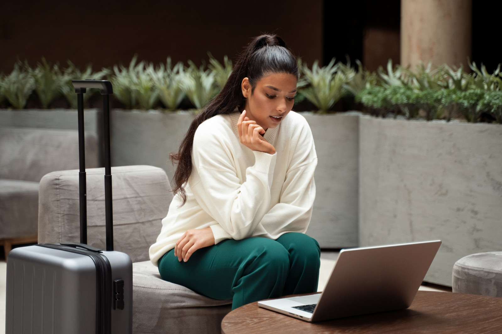 Plan trips faster and smarter with travel AI tools that build itineraries, track bookings and streamline every stage. (Photo: Freepik)